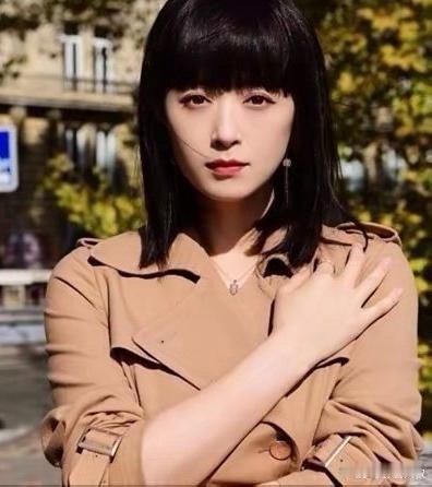 41岁的蒋欣，美得彻底认不出了！这气质独一无二了吧？ 