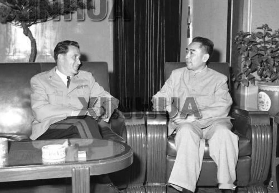 1956年9月18日，总理周恩来在北京接见以南斯拉夫联邦人民共和国国防部副部长科