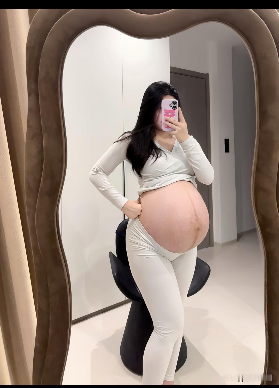 如果家庭和睦，生个孩子幸福指数蹭蹭蹭上升，很神奇的，家里热闹很多，我认识个姐姐，