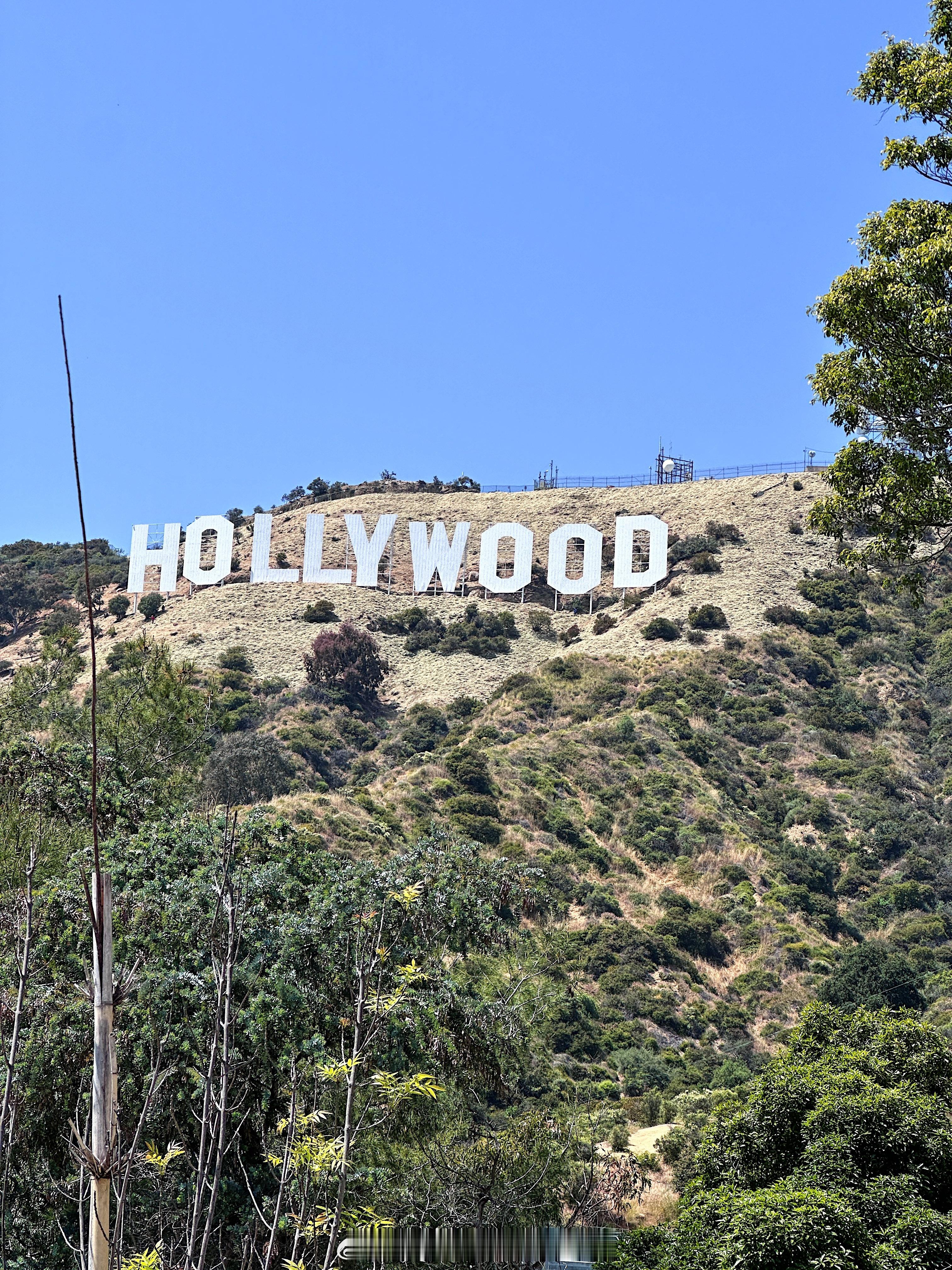 徒步Hollywood sign这个地方能看到La醉美的山海🌊⛰️  ​​​