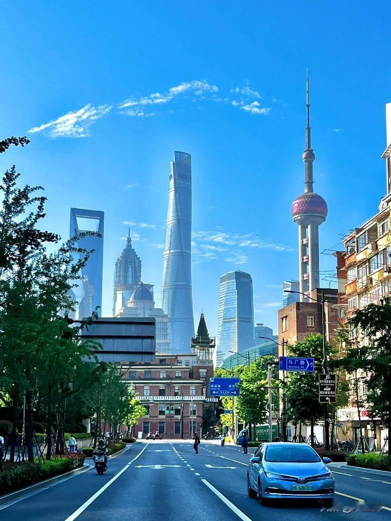 “你不是放不下我，你是放不下那个两边周旋，游刃有余的自己”。
这是我对他说的最后