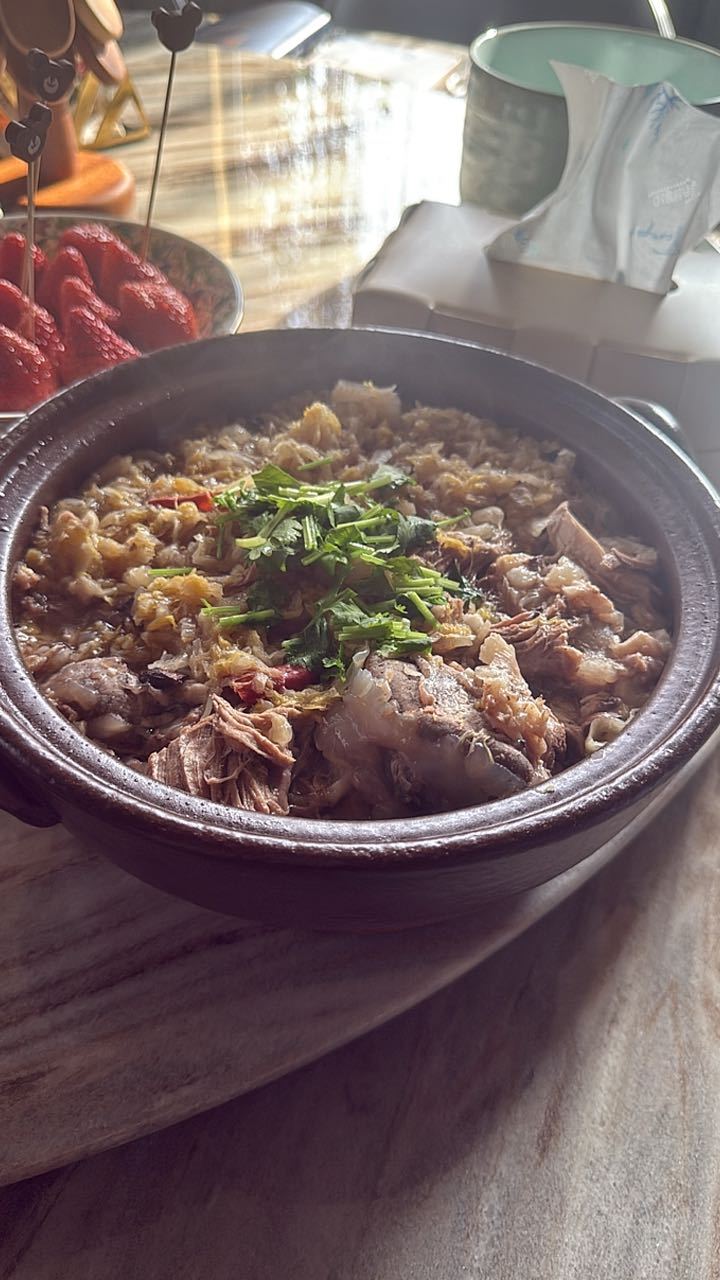 张大仙[超话] 酸菜骨头 ​​​