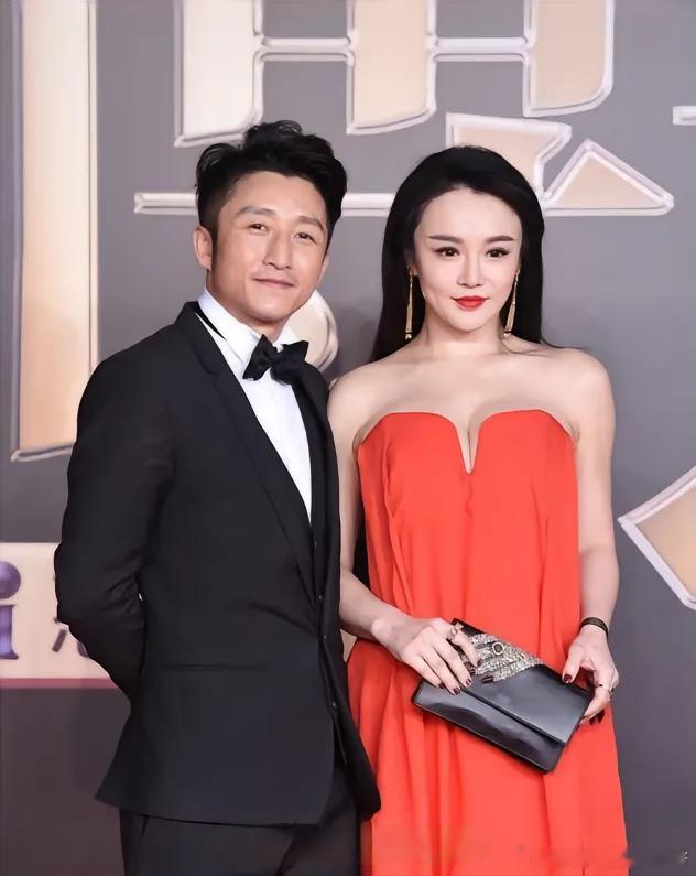 冉莹颖爆料已经分房三年，不下5次有离婚的念头，去了民政局都有三次。邹市明从创业失