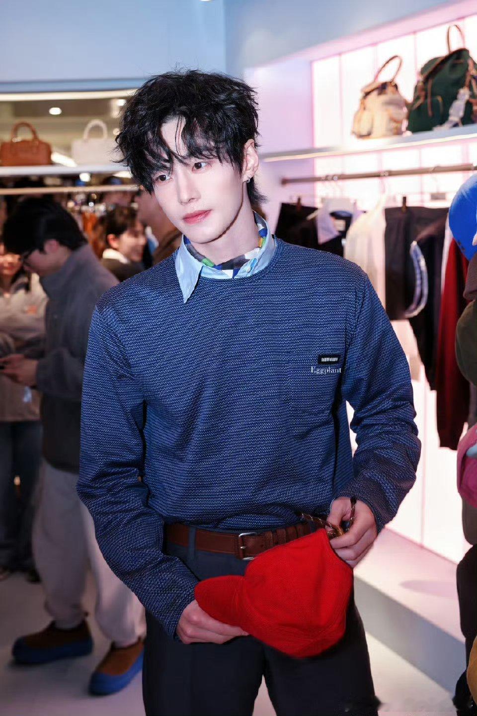 何与miumiu线下活动造型，跟miumiu很适配啊 