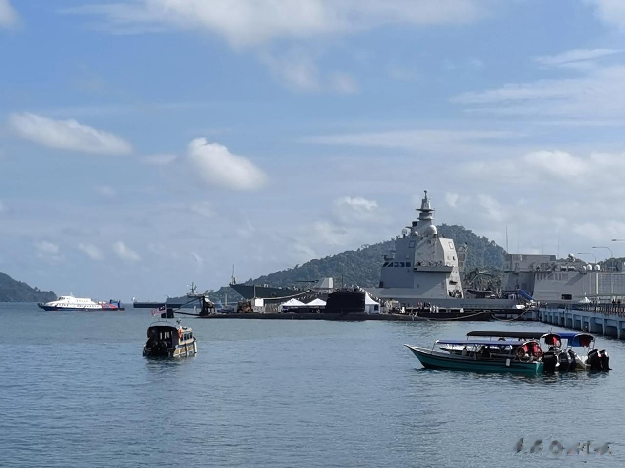 兰卡威2023海事展，今天意大利🇮🇹双下巴军舰看一下。