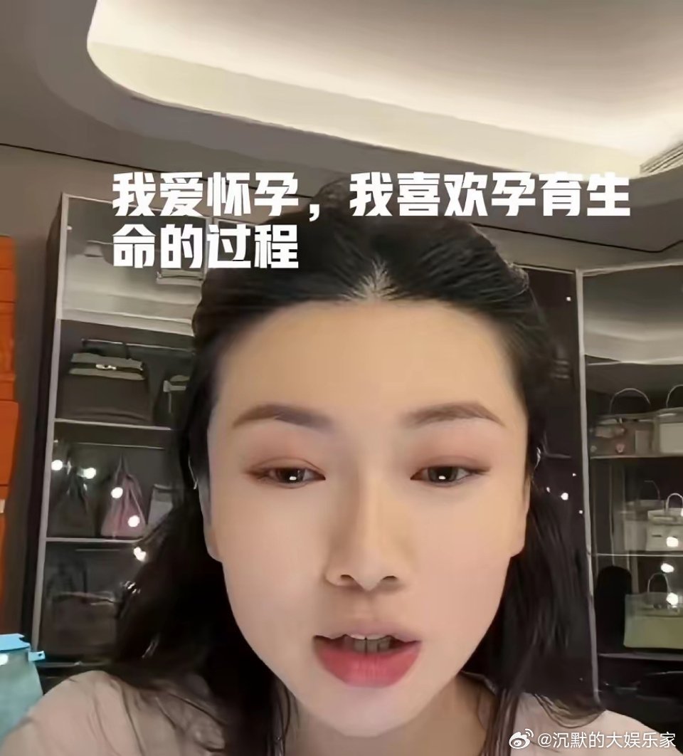 记忆还停留在她刚结婚的时候呢，转眼就是二胎妈妈了。感觉程晓玥很喜欢小孩子，直播时