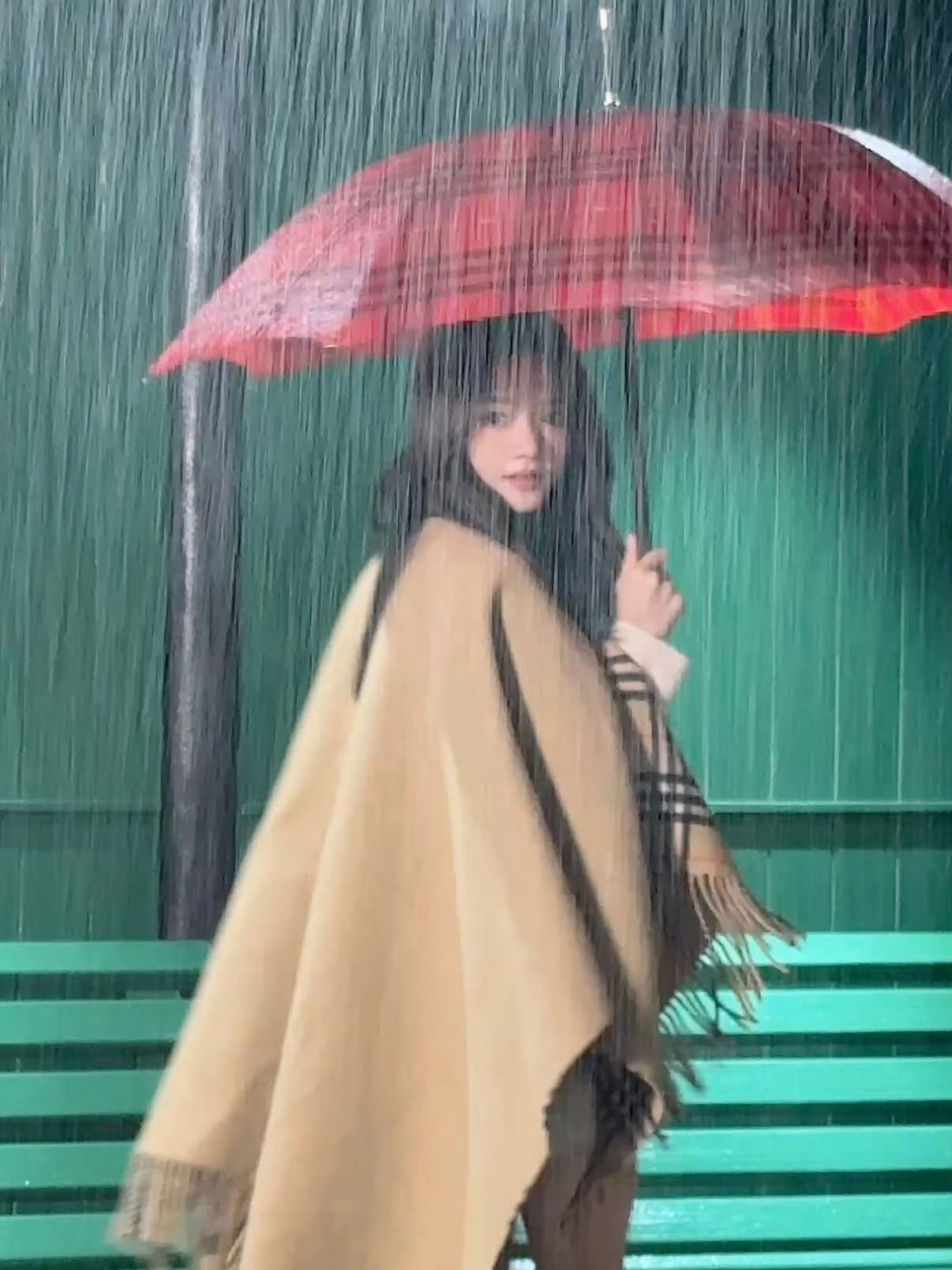 任敏 |任敏女字旁 “你是夏日繁盛的香樟  扎根在我温暖的心房  愁眉弯唇悉数为