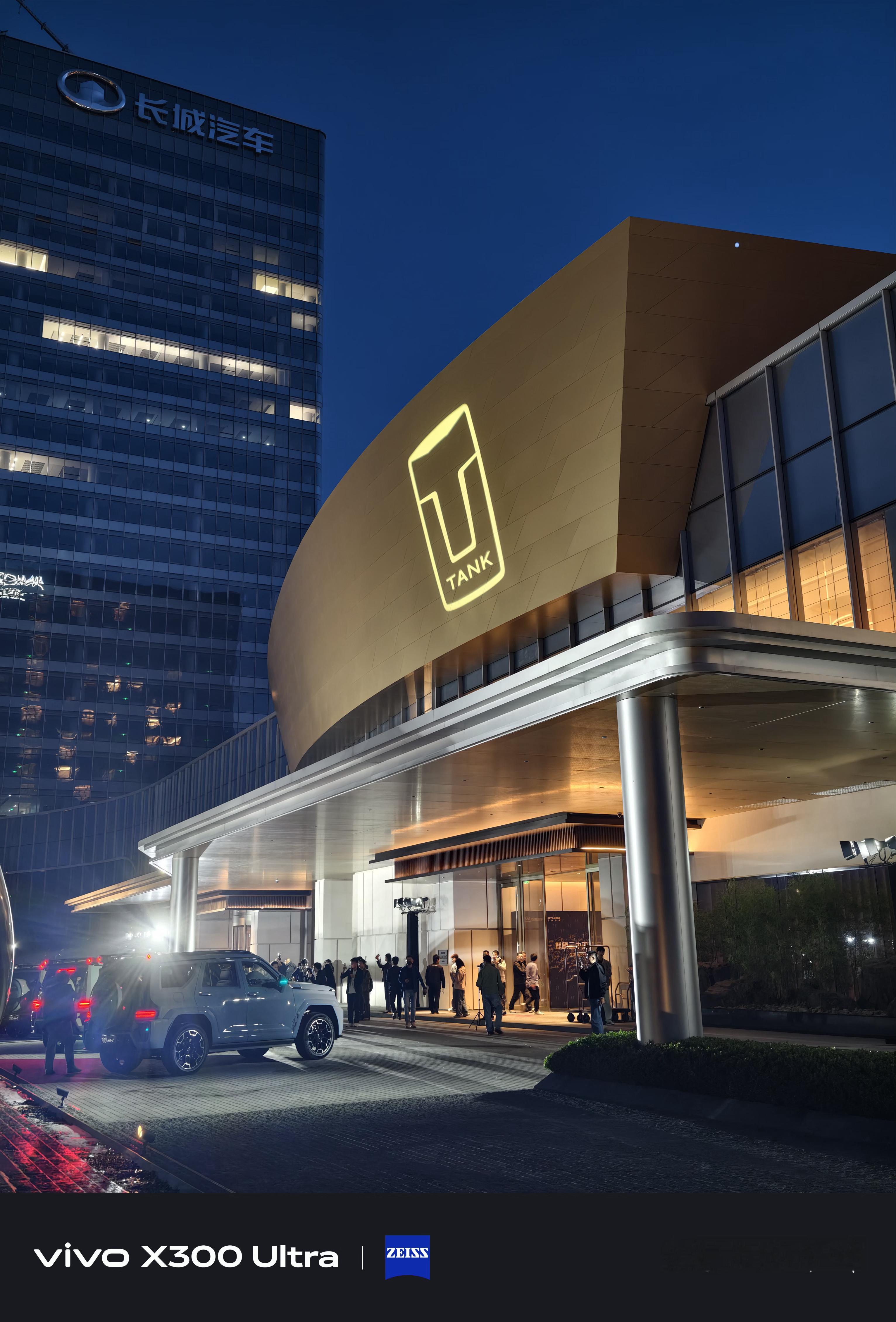 长城在保定开的爱情城酒店，档次挺高，应该是保定最好的酒店了。关键装饰很有特点，全