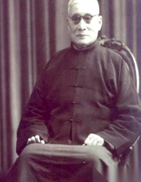 1975年，蒋介石快不行了。
弥留之际，嘴里反复念叨的，不是老婆，不是儿子，而是
