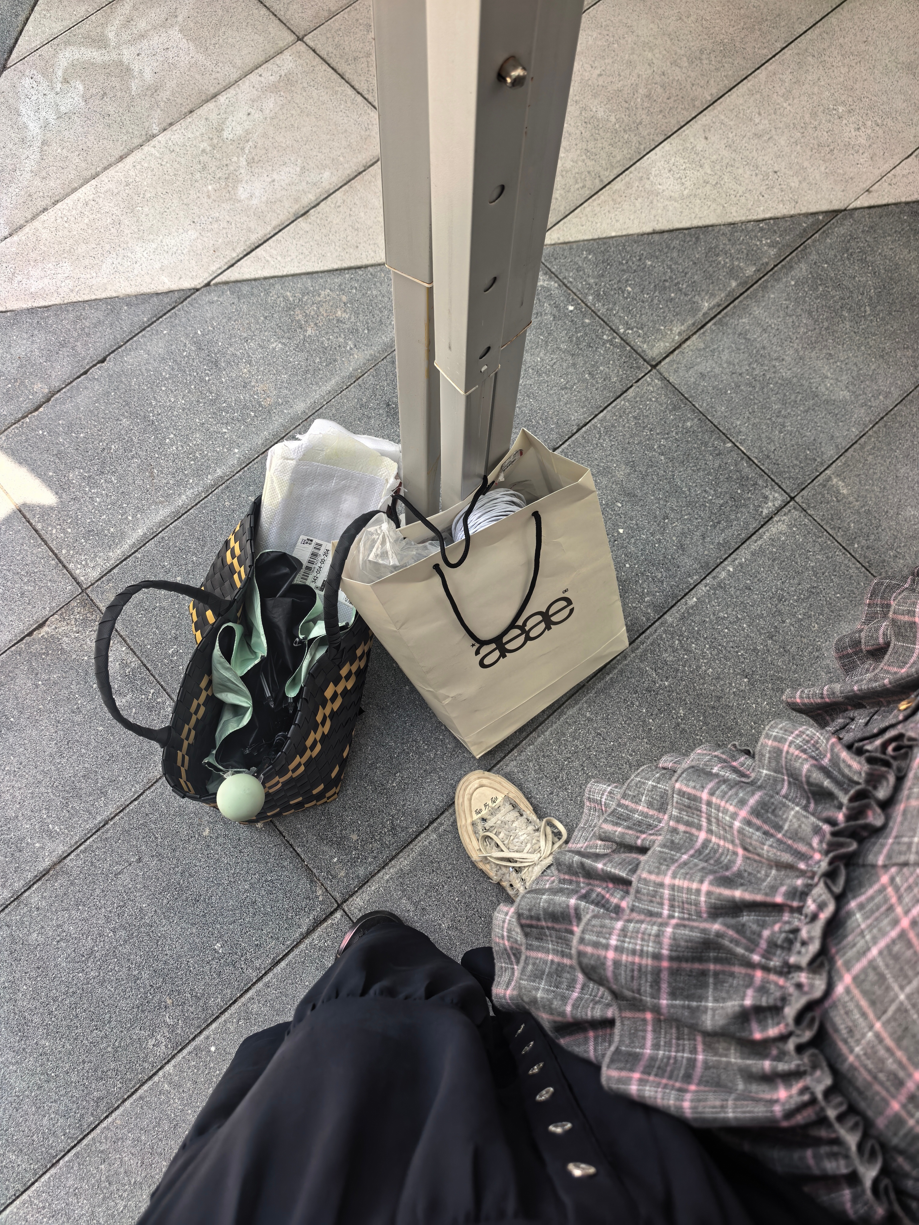 和热晕在场馆门口了，负全责 