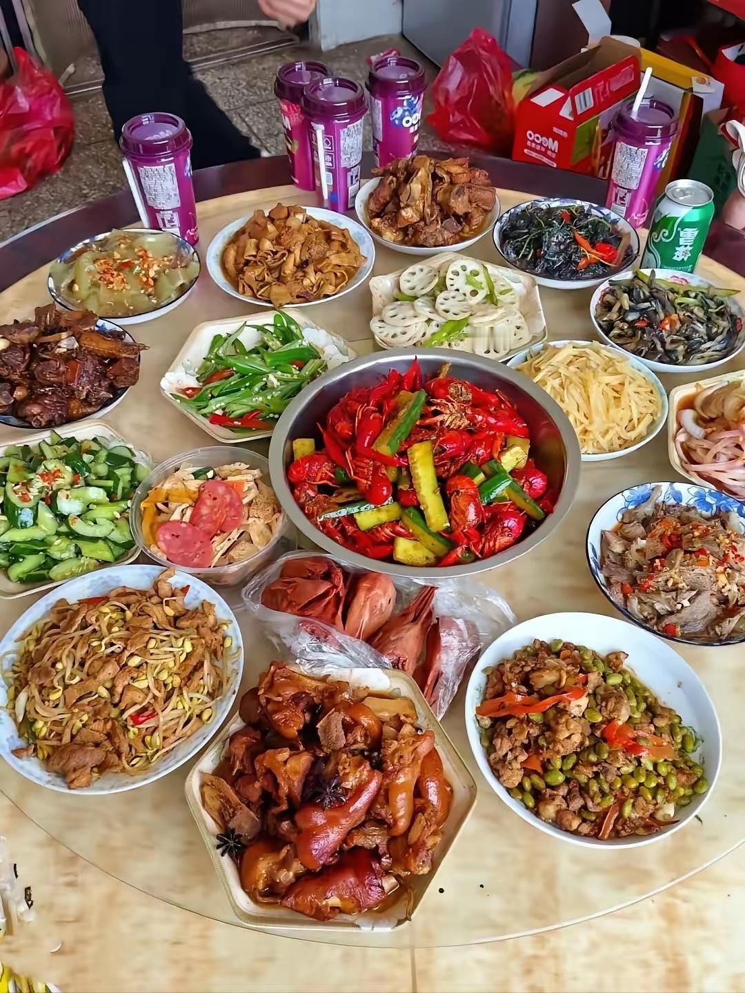 这一桌子得多钱呢？