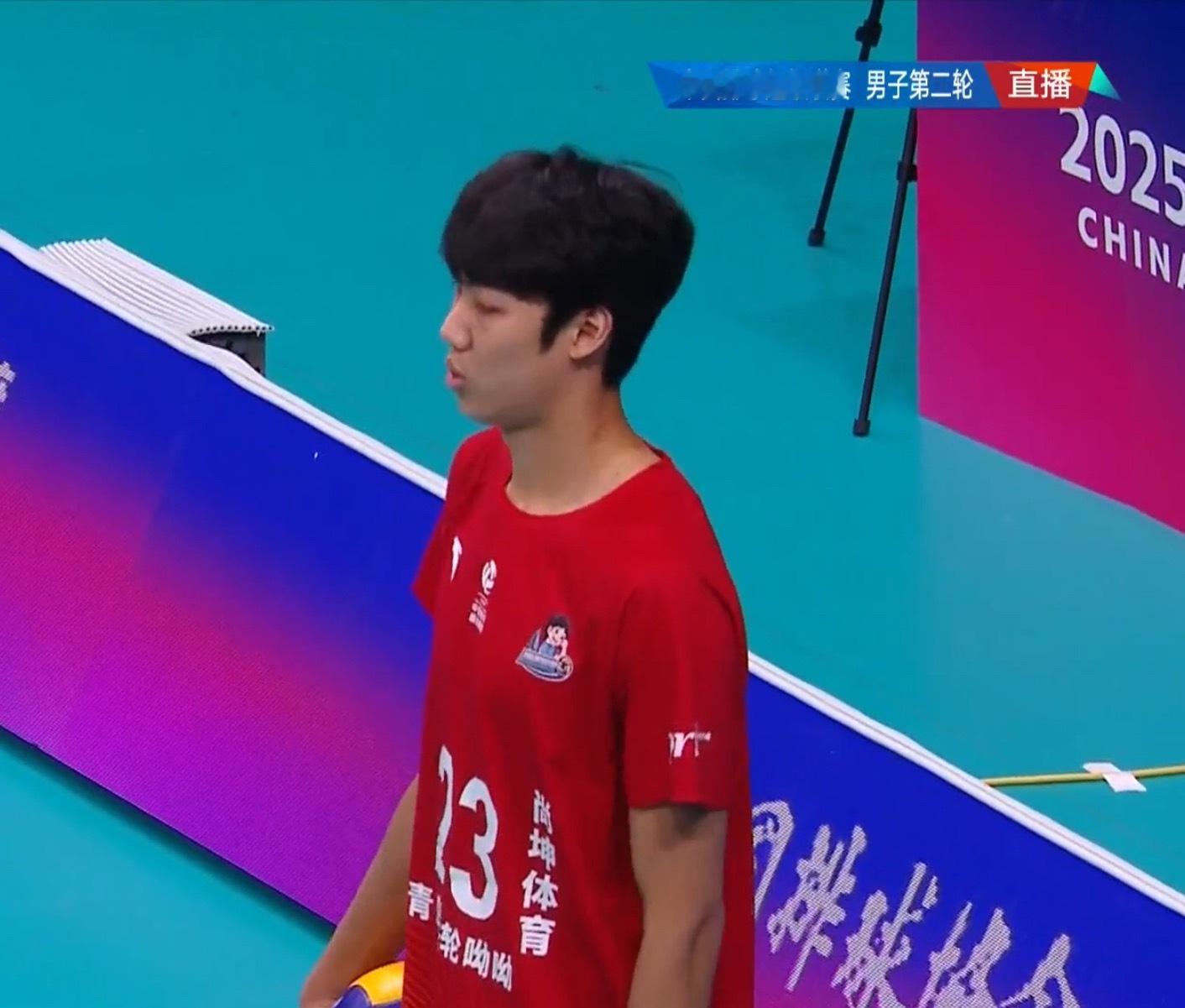 小孩哥胡翰林闪耀全场，作为一个副攻手砍下全场最高分19分（17扣13中1失误，3