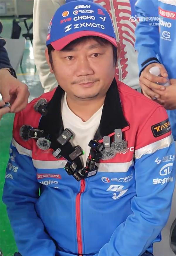 张雪机车夺冠后，张雪直接谢绝了所有媒体的采访，说这些流量对他没有意义了，唯独接受