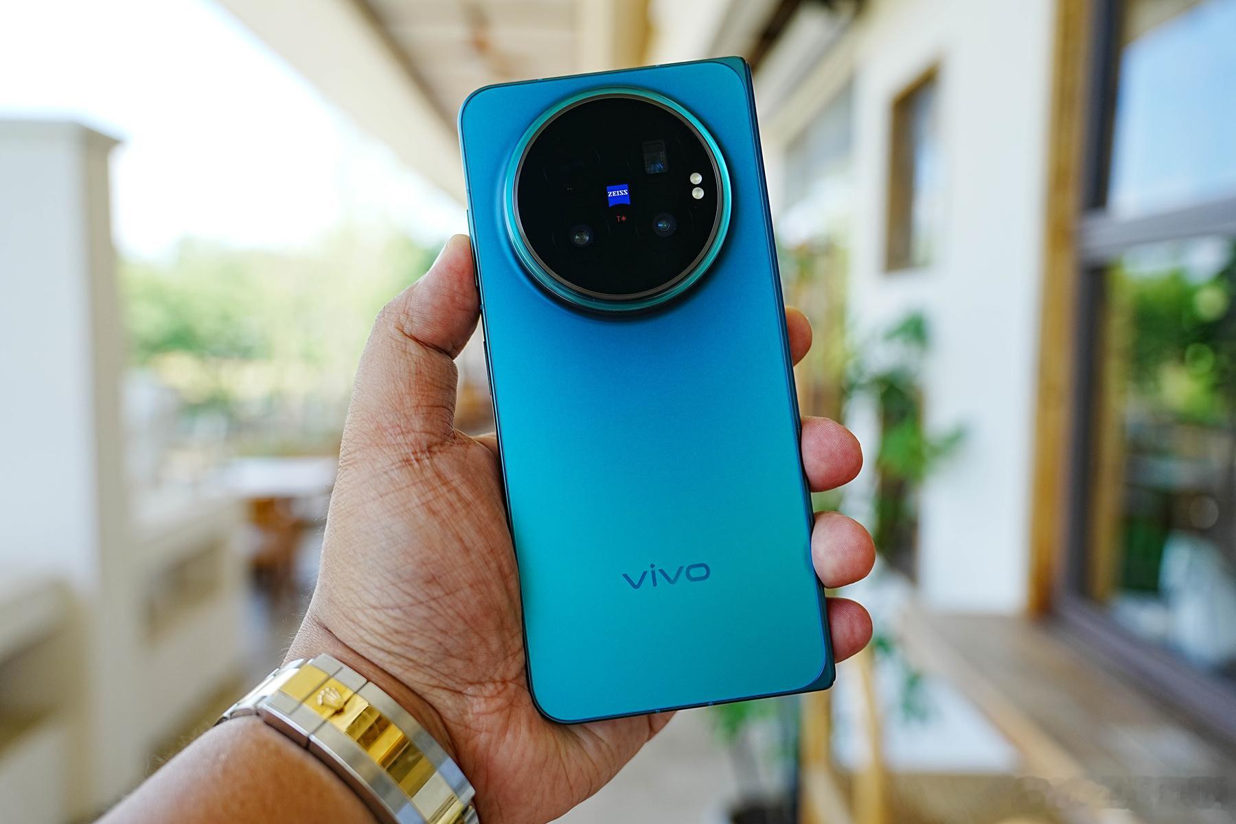 新机来了 到手vivo X Fold6大折叠，蓝洞色美的不像话，彷佛是大海深处有