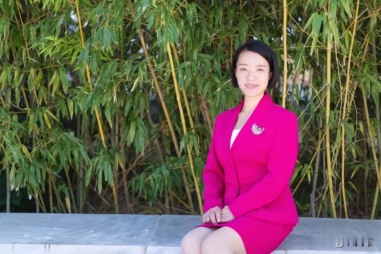 滁州城市职业学院许梅这个名字，
从官网日常履职名单里消失了，
就这么悄无声息地没