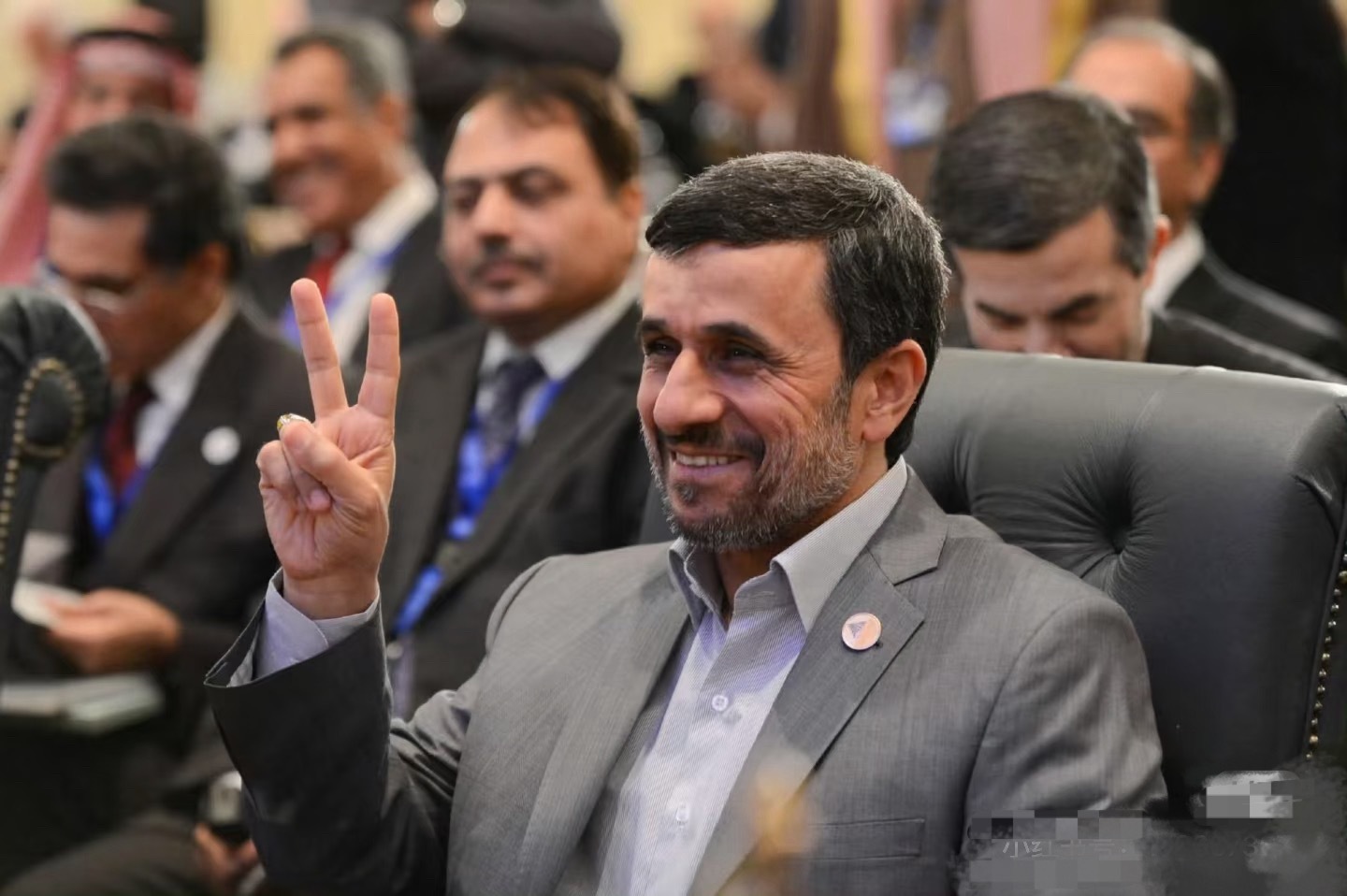 刚刚！伊朗揪出两大内鬼 美以伊大战第6天。革命卫队情报前负责人侯赛因·塔伊布、圣