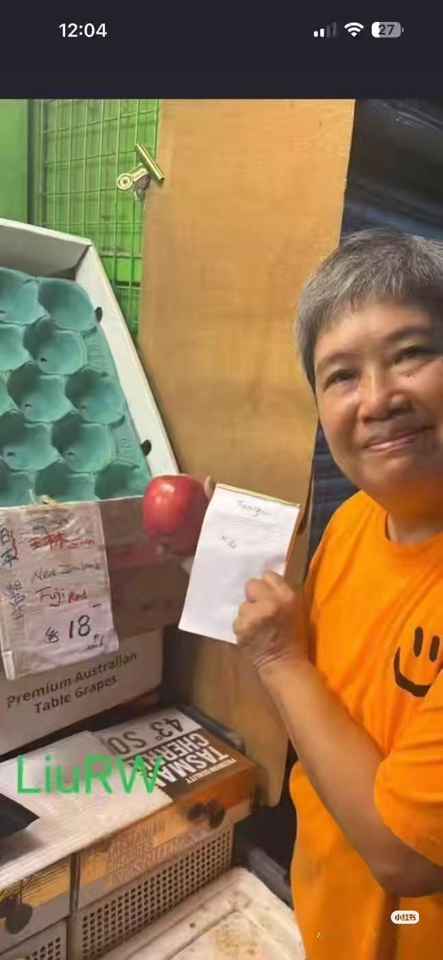 还在好奇被哪个果子买去了！原来被林彦廷闻过摸过的那颗🍎老板自留了 