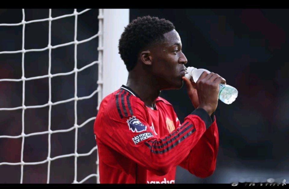 曼联2月7日讯 近日，曼联主帅卡里克在接受采访时谈到了近期表现上佳的小将梅努。卡