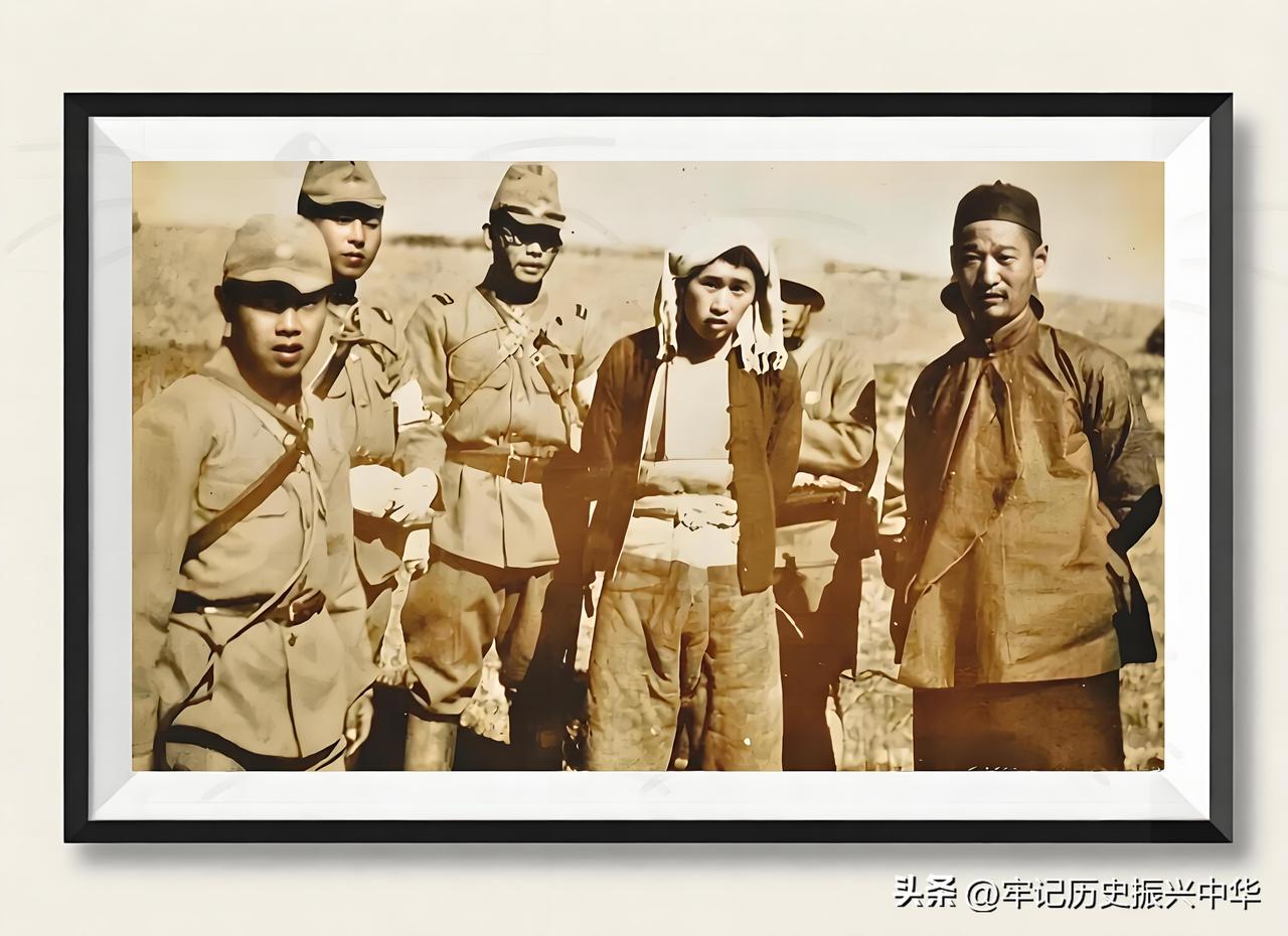 1943年，抗日战争时期，山东滕县，两名化装成掌柜和伙计的八路军侦查员，潜入日占