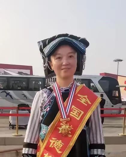 贵州80后姑娘钟晶，为了和乡镇工作的丈夫团聚，她毅然辞掉贵阳市区医院高薪岗位，揣