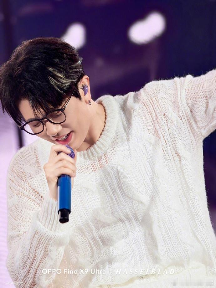 这可是内置增距镜的演唱会神器哦！天眼长焦下的演唱会神器推荐官  OPPO Fin