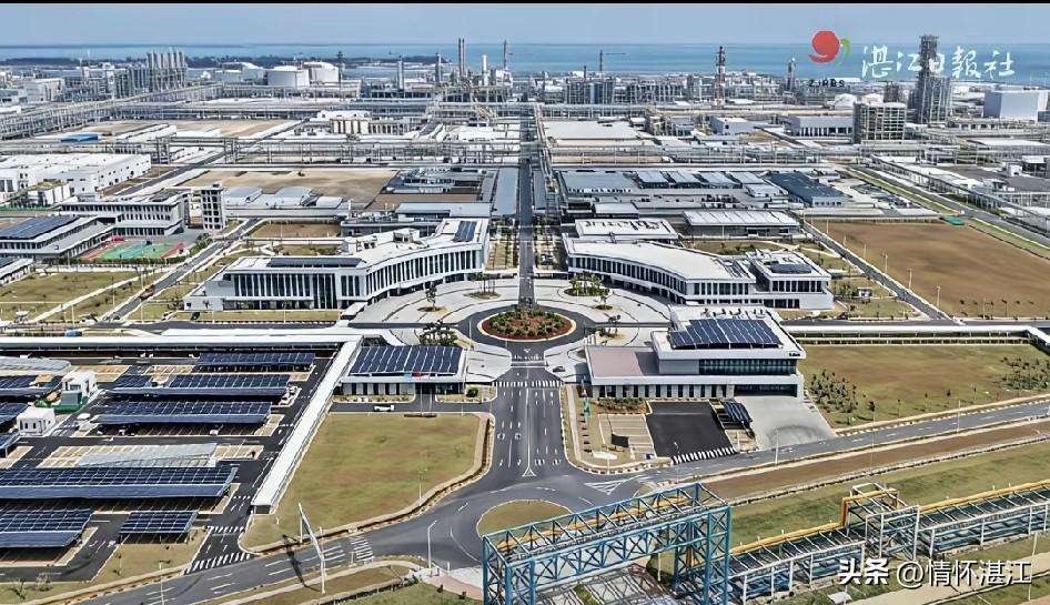 巴斯夫湛江一体化基地项目，选址在湛江东海岛。这里拥有得天独厚的区位条件和临海优势