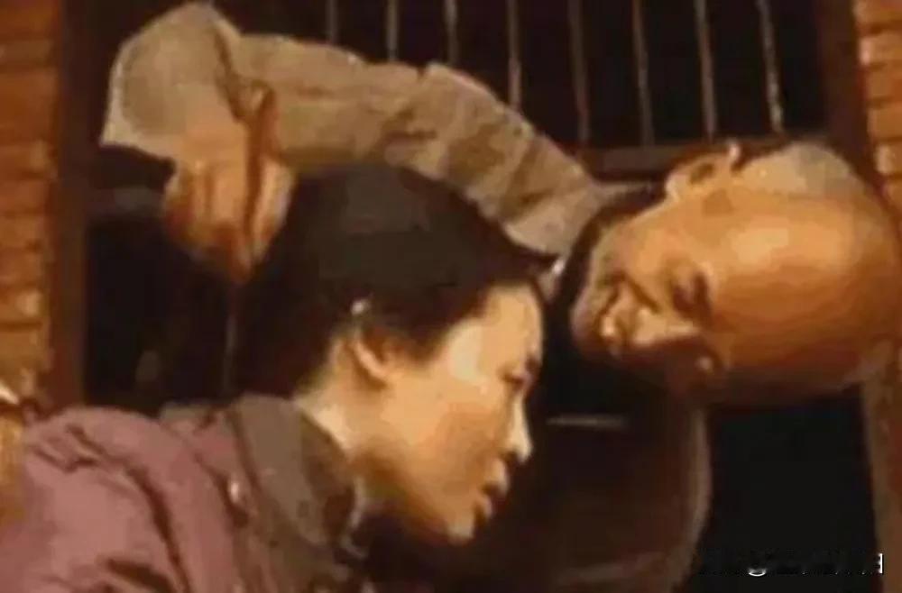 1995年，20岁的女大学生被人贩子120元卖给38岁老光棍，被关押17年，每天