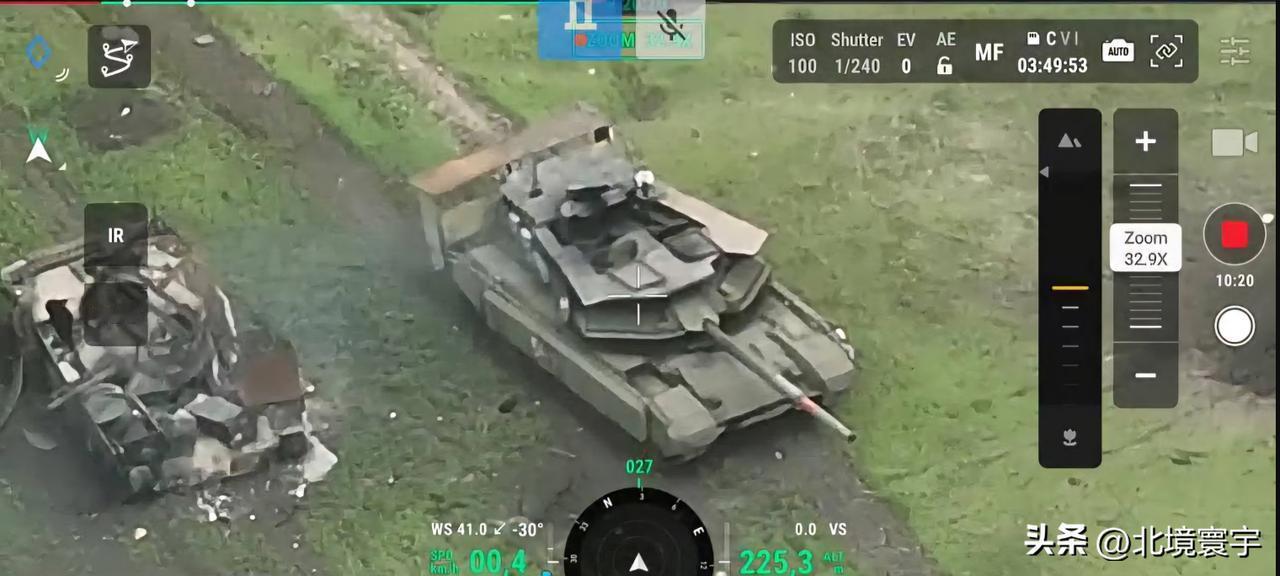 5月28日，乌克兰武装部队无人机拍摄的画面，在恰索夫亚尔方向，俄军一辆T-90M