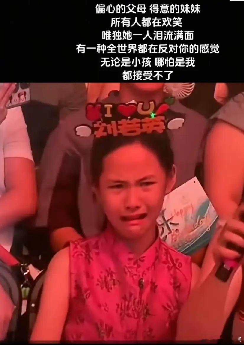 搜了下刘若英《诚实》的歌词，更同情这个姐姐了“装作没听见，你刚才说的话，我总是笑