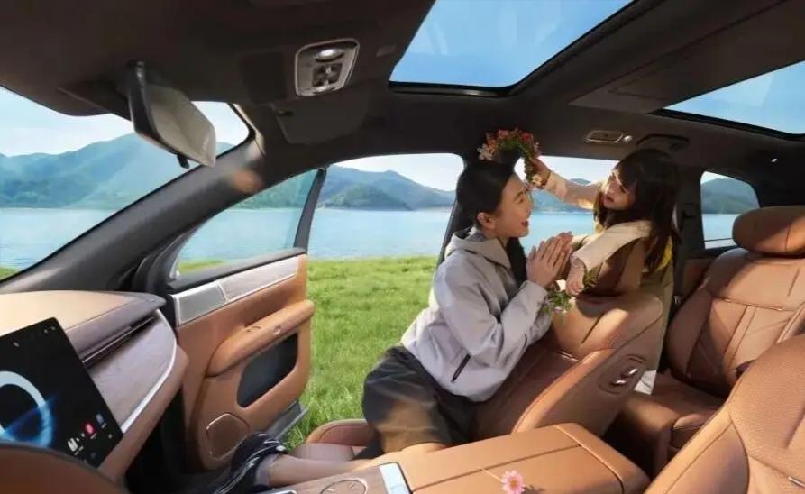 高人预测2026年大事发生：
1、退休金将实现22年连涨；
2、生育率有望提高；