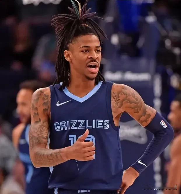 灰熊更衣室120%出问题了！

看看正值巅峰的莫兰特，打得像一个老将，进攻端毫无