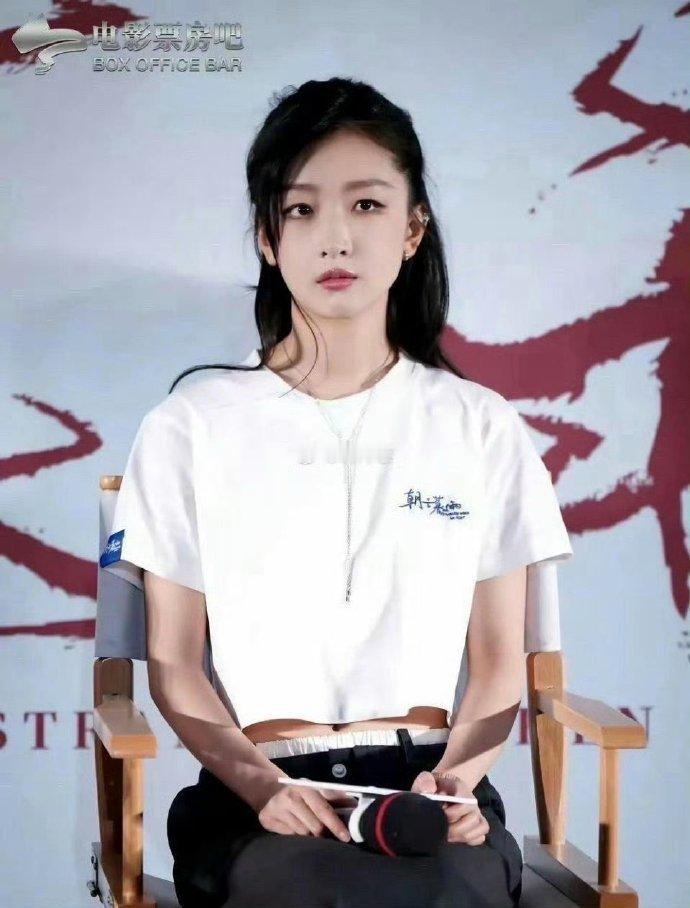 周冬雨这应该是长开了，越来越漂亮了！ 周冬雨回应整容争议 