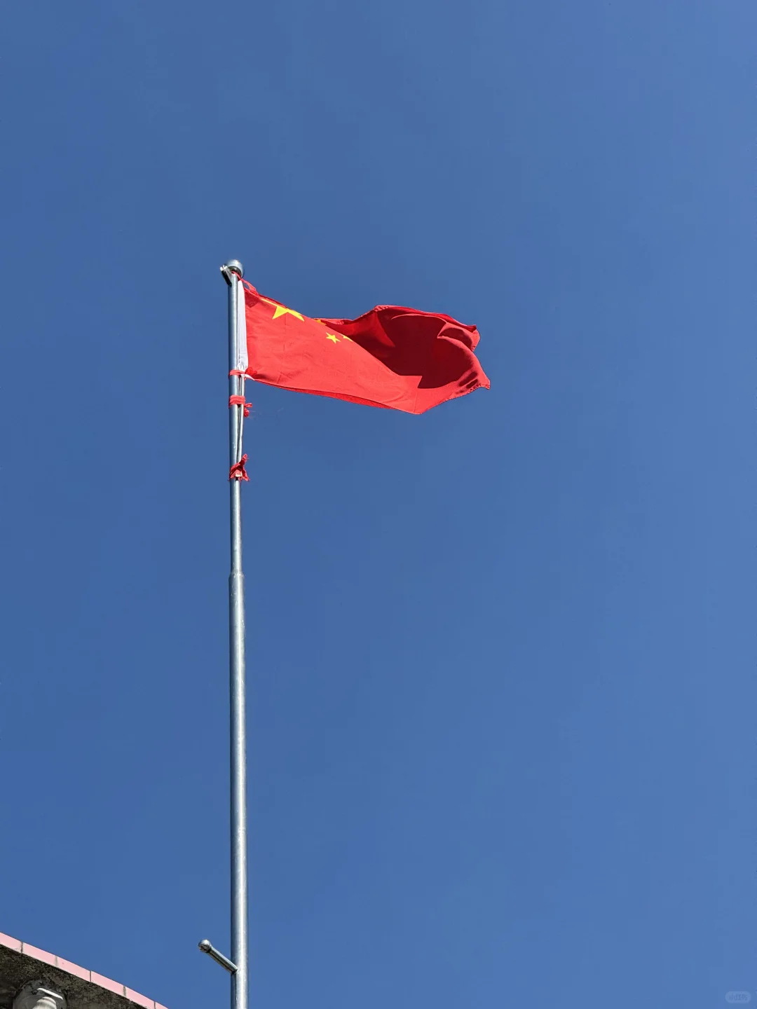 红旗插上了 一年就又要过去啦