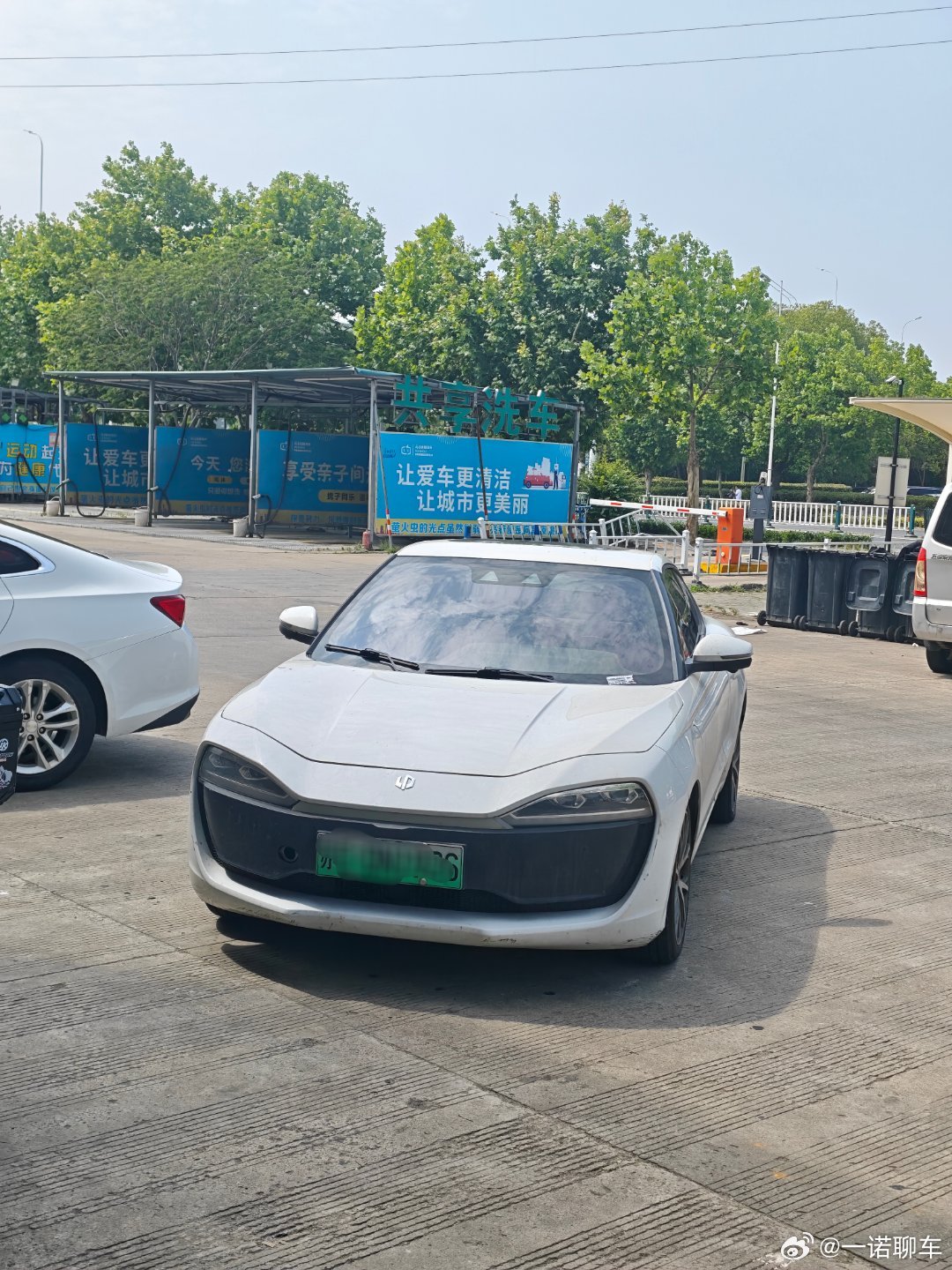 零跑的开山鼻祖啊 还是个跑车 让我想起当年的吉利美人豹了 