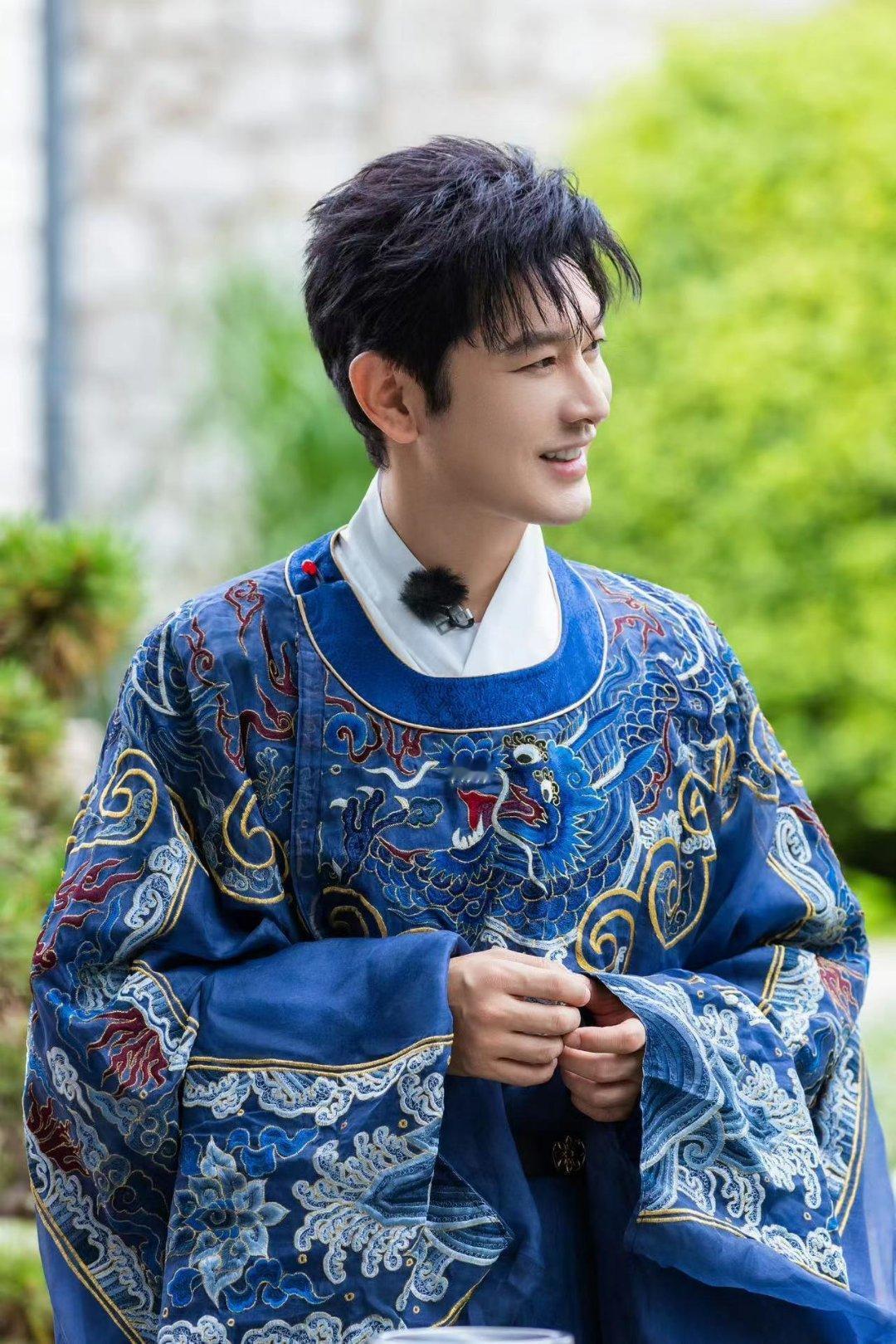 #黄奕黄晓明已经认识21年了##中餐厅#原来黄奕黄晓明已经认识二十一年啦～祝二位