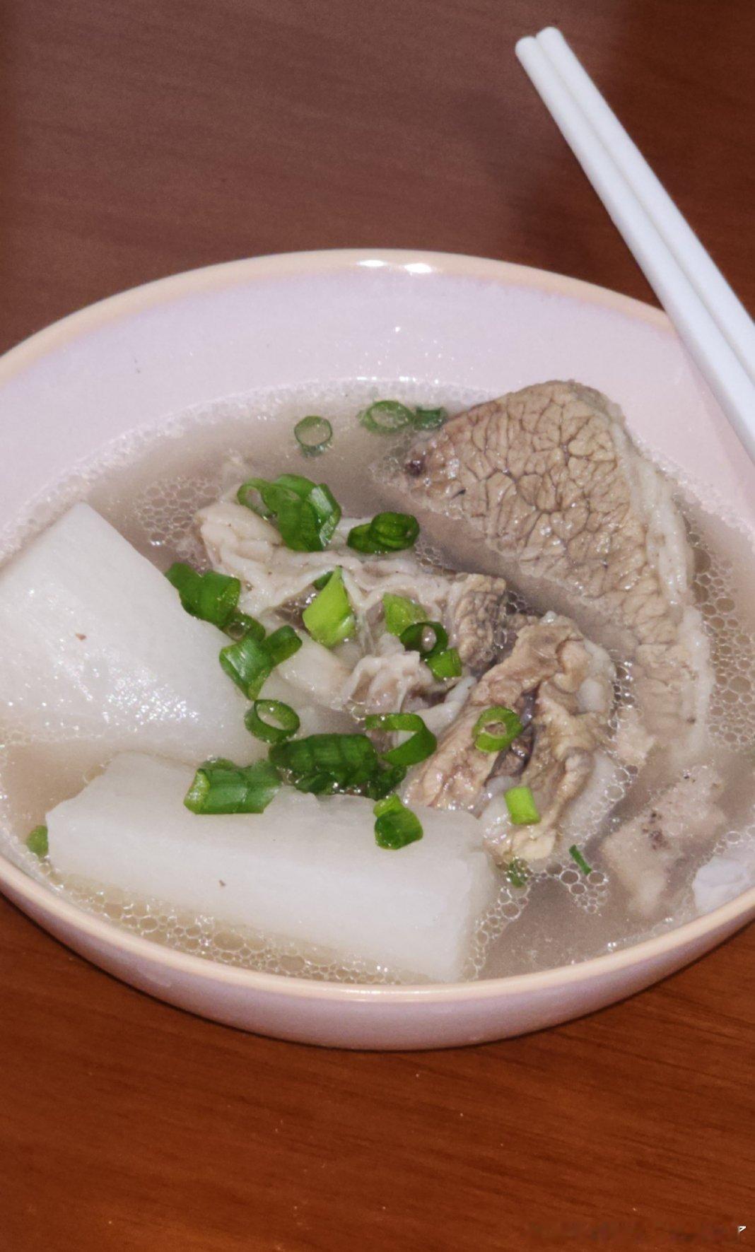 建议跟会做饭的人交朋友跟会做饭的人做朋友真的太幸福了，不用纠结每天吃什么，总能吃