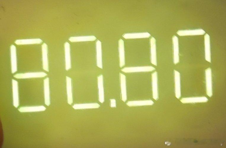 我们拍摄消耗是真的大。昨天出发拍摄前，体重81.95，拍摄回家后，80.8。一天