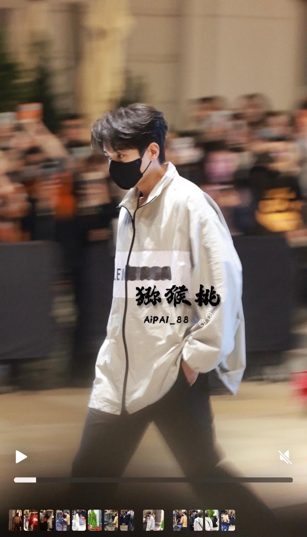 刘学义爱奇艺尖叫之夜 妈哟沃糙生图这么好康！ 