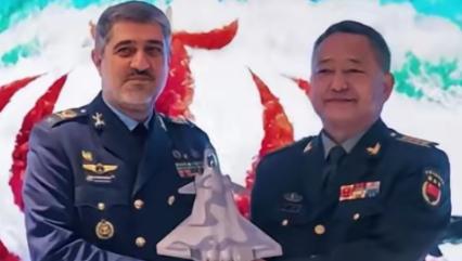 其实现在伊朗对美国的态度真的发生了改变，虽然对美国的态度没有强硬到底，但是跟以前