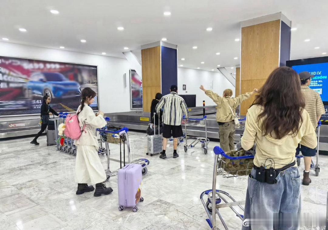花儿与少年8墨西哥路透《花儿与少年8》今天全员平安落地墨西哥了 