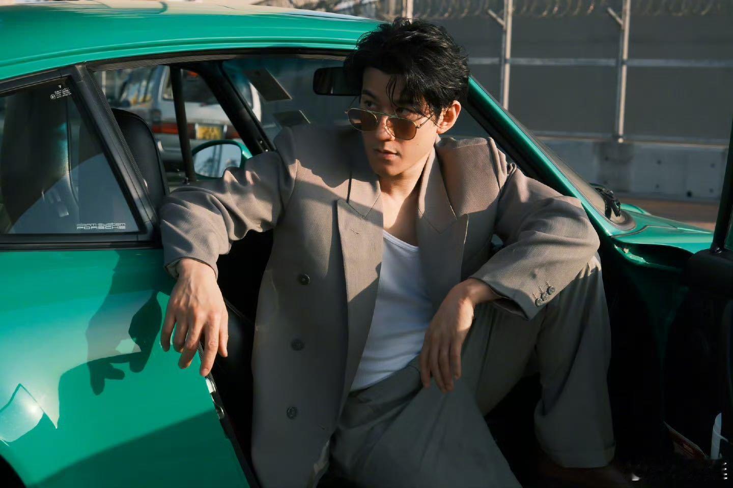 李治廷拳头乔家劲李治廷十日终焉官宣 终于等到十日终焉官宣啦！李治廷转发了十日终焉