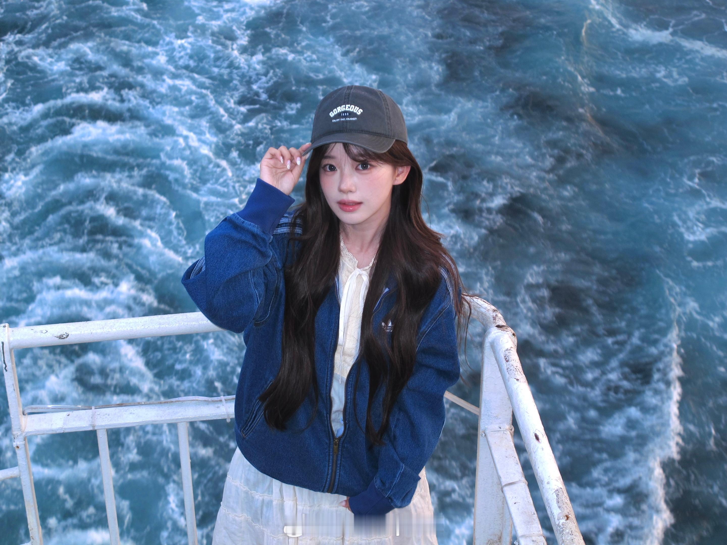 -已被小芳美晕吧-先入秋了🍂 