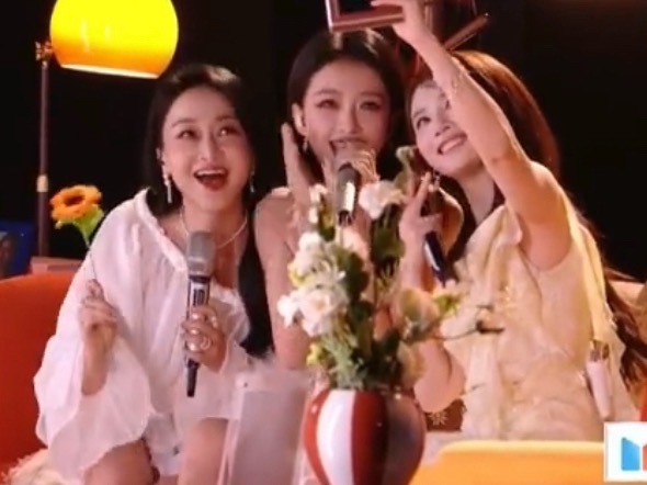 孙怡组真唱孙怡组全员真唱此刻最好的都在身边，姐姐们好勇敢，站在舞台上你们就是最棒