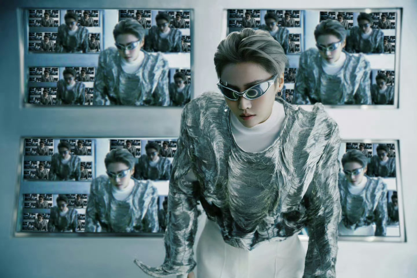 刘雨昕未来科技感造型亮相Wallpaper中文版设计大奖，“不标准时代”为名，打