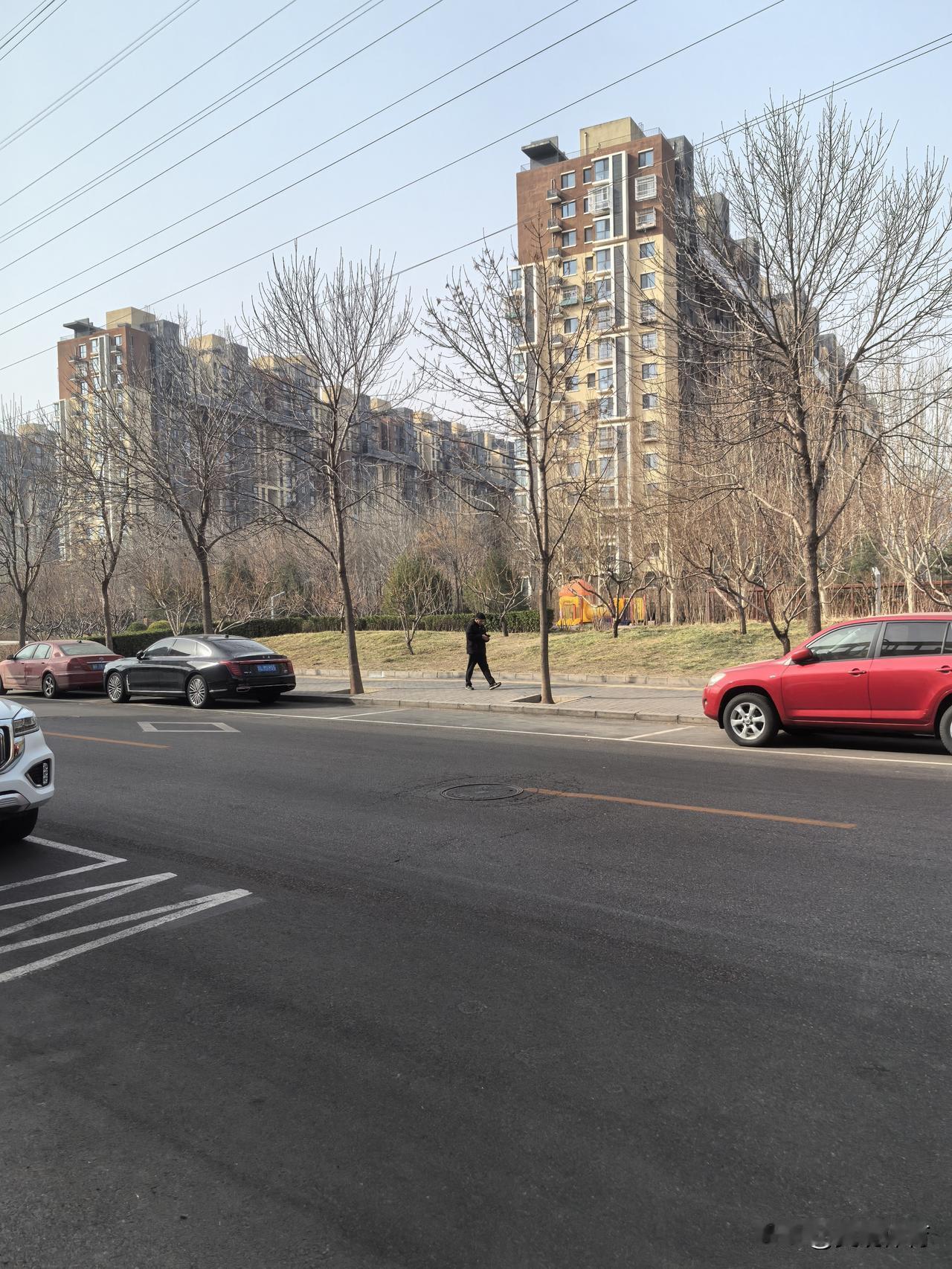 大年初六，颐慧佳园路上依旧行人稀少。