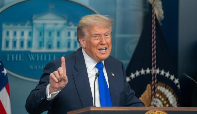 特朗普关税政策这次真的有些尴尬了，过去他一直宣称关税让美国赚钱、由外国企业买单，