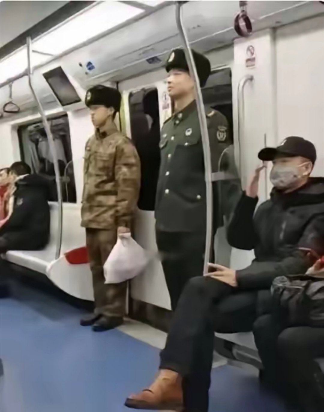 看看这军人的仪表，不服不行 