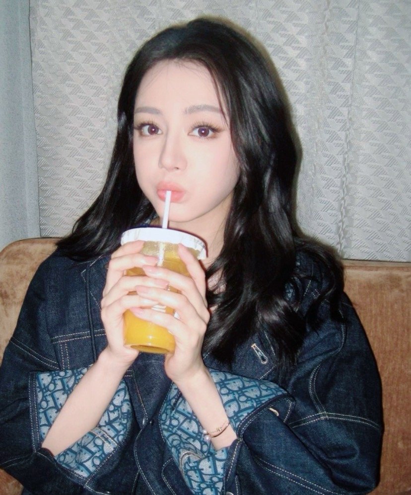 爆光啦！谁懂啊！王亚飞给迪丽热巴打造的这款美式白开水妆，真的把她的浓颜优势拿捏得