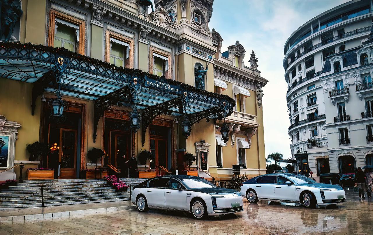 摩纳哥，这座云集全球顶级豪车的“奢华圣殿”，从未缺少传奇车型的身影，但尊界S80