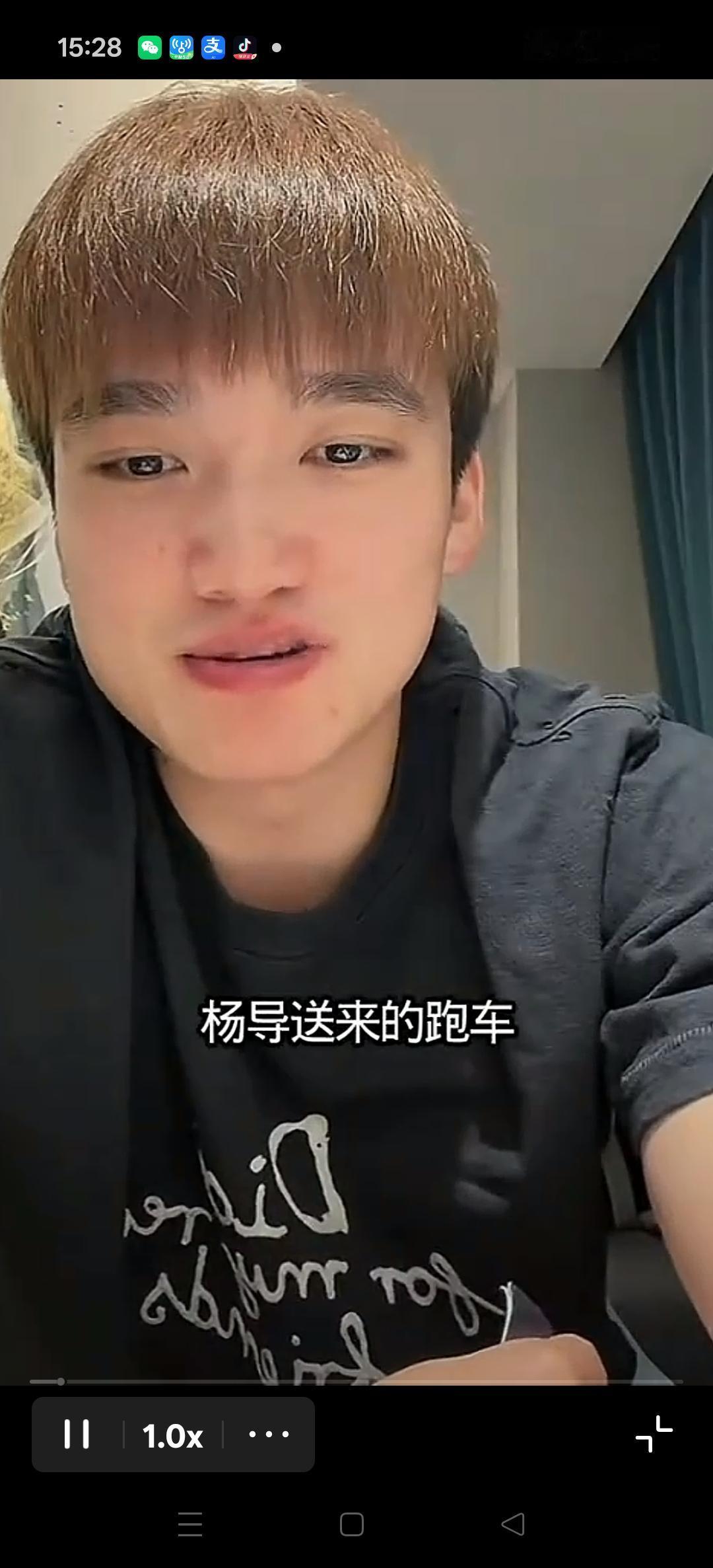 前辽宁队周俊成直播间杨鸣指导突袭。刷跑车，送人气票。
看把周俊成紧张的？[捂脸]